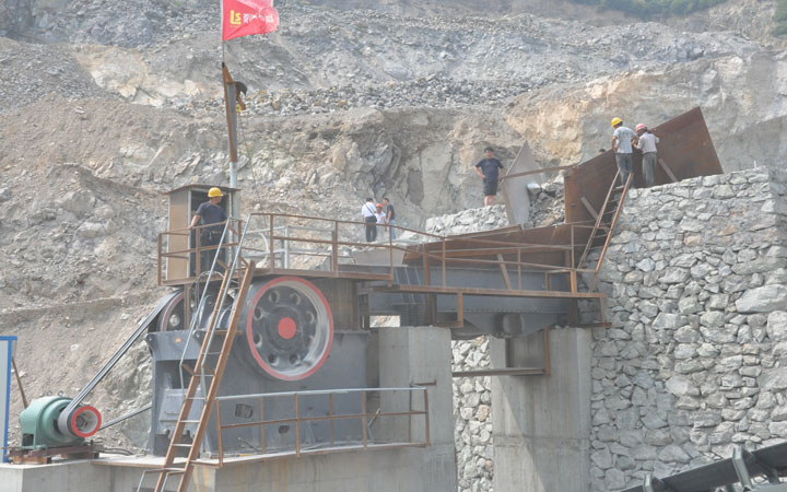 How many tons per hour can a jaw crusher produce?